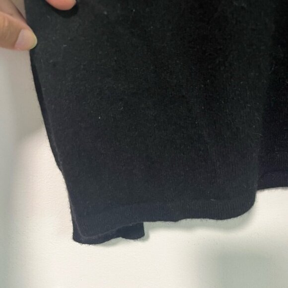 Aqua Cashmere Women’s Black Cold Shoulder Sweater – Size L - Picture 6 of 10